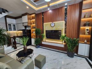 Nhà mới đón Tết 4 tầng Thanh Lân, cách 1 nhà ra phố lớn, Full nội thất giá 6,3 tỷ